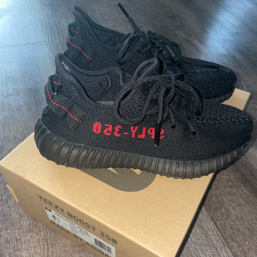 Worn twice Adidas Yeezy Boost 350 V2 Size 4.5
